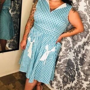 1950s style dress. 👗 gently used for photoshoot only